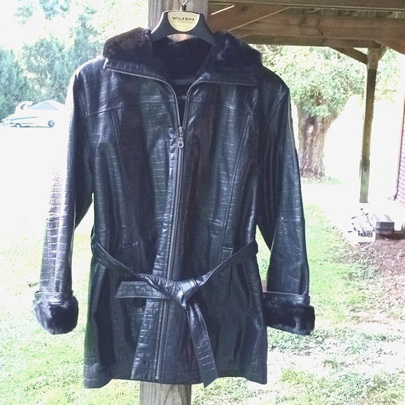 Wilson's Medium Black Leather Woman's Jacket - Picture 1 of 8